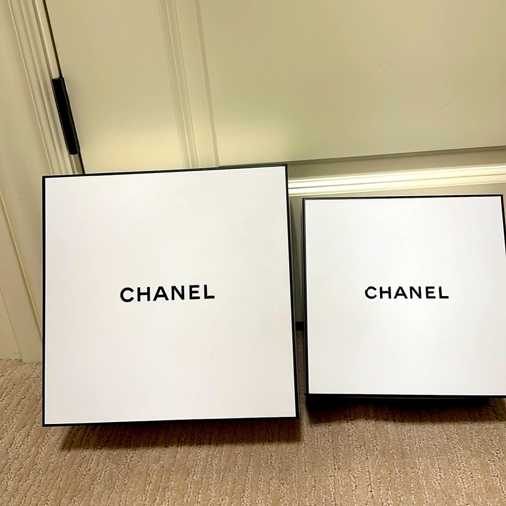 Chanel gift boxes set of 2, original tissue paper, excellent condition